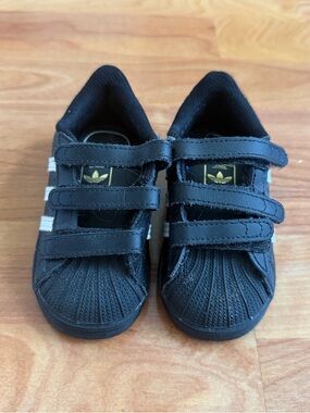 Adidas toddler Black Superstar Velcro Sneakers